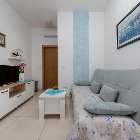 1 Bedroom Lovely In アパート