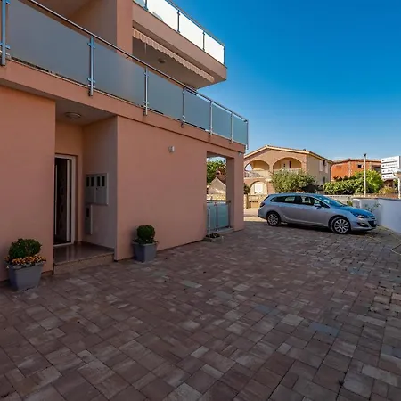 1 Bedroom Lovely In