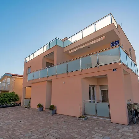 1 Bedroom Lovely In ヴィル